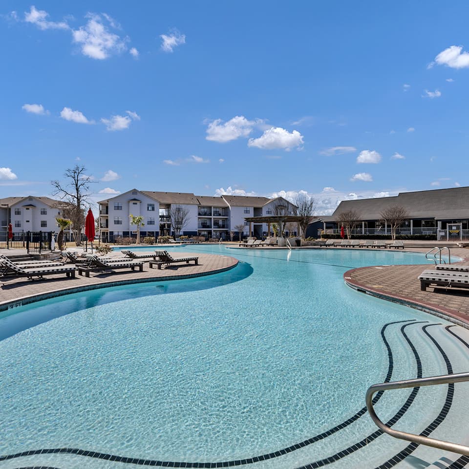 The-London—Amenities—Pool-(6)